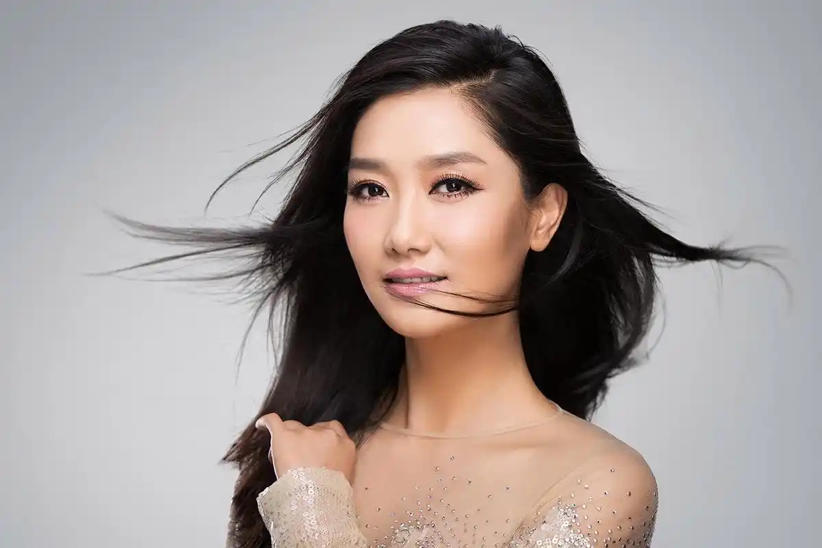 鲍莉和鲍蕾长得太像了(娱乐圈亲戚关系大盘点)