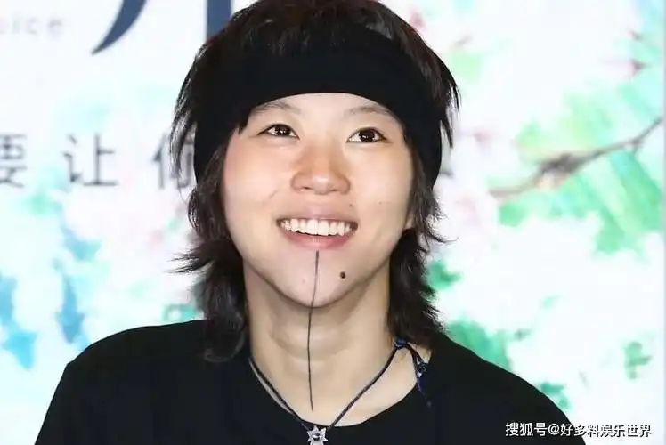 窦靖童为什么纹下巴?坦言这个纹身是为了妹妹李嫣