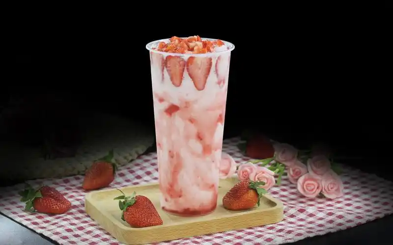 浓浓草莓冰慕奶茶饮品店夏季配方一款分享制作