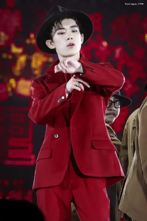 易烊千玺超话#六时纵驰意气满,易烊千玺自不凡#【tfboys六周年演唱会