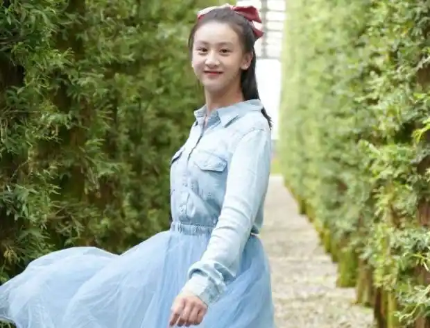 13岁森碟近照曝光大胆玩下衣失踪少女感爆棚田亮背后拥抱不避嫌