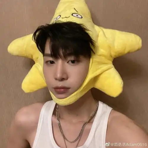 范丞丞21岁生日自拍,双子座大男孩好有趣