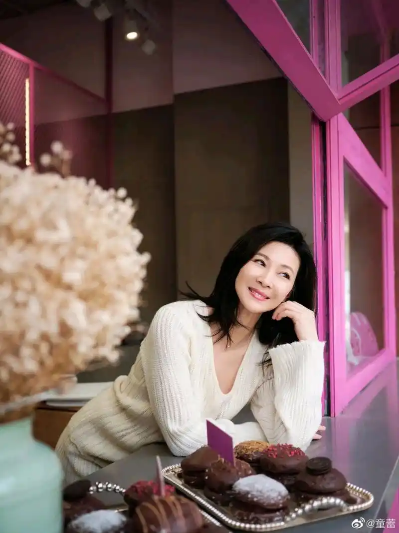 童蕾的春日穿搭造型公式,粉丝浪漫屋,优雅甜美,温婉知性,太有魅力了.