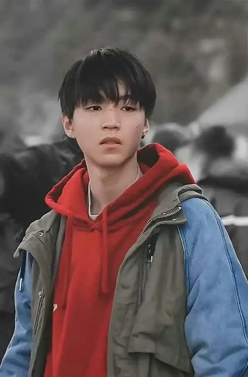 很想在电影院里看到19岁的@tfboys-王俊凯饰演的马山如何从伤口长出