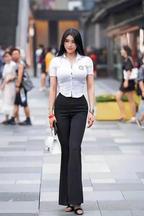 国产健身美女刘太阳,在网上爆红,她究竟有何魅力?