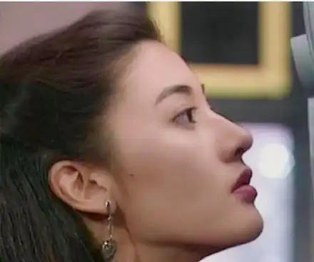 李嘉欣的侧颜堪称名品啊,不愧是浓颜美人的代表!