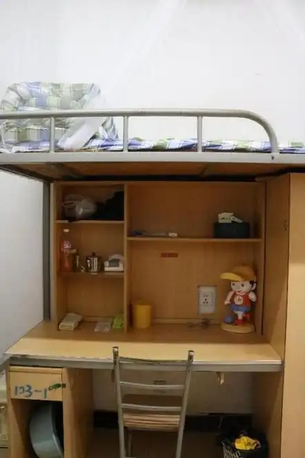 整理内务显风采云南师大附中2026届高一新生军训之宿舍内务训练