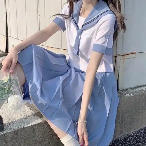 梗豆物语家的伊鹤中淡淡的蓝色也太美好了吧#水手服  #jk水手服