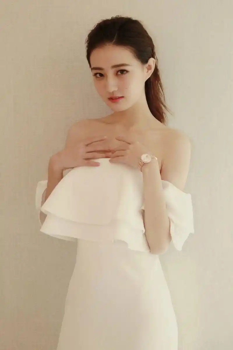 徐璐 白色抹胸裙