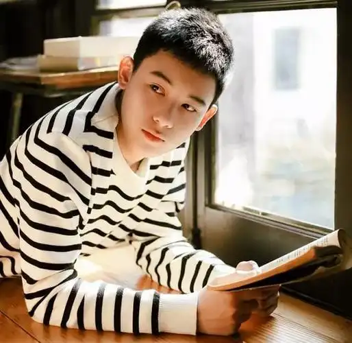 【供应】胡先煦广告代言商演 胡先煦出场费baisu1123