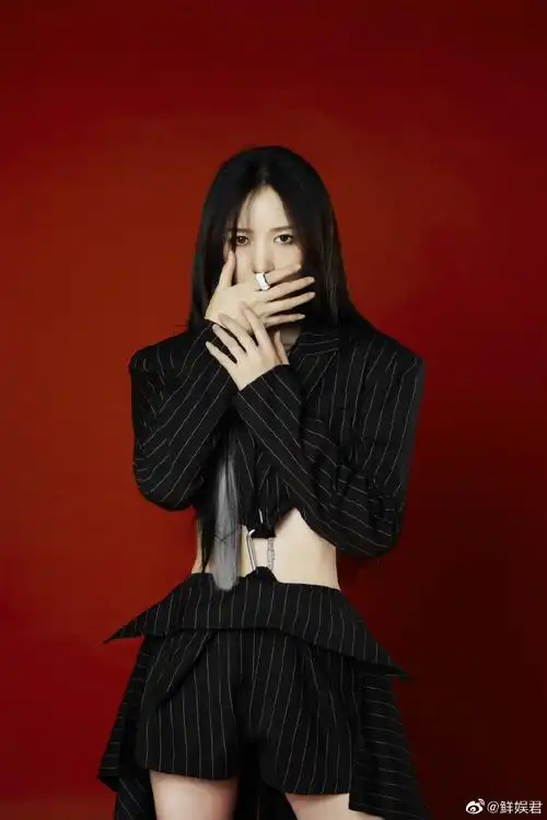 吴哲晗首支个人单曲##吴哲晗御姐风大片