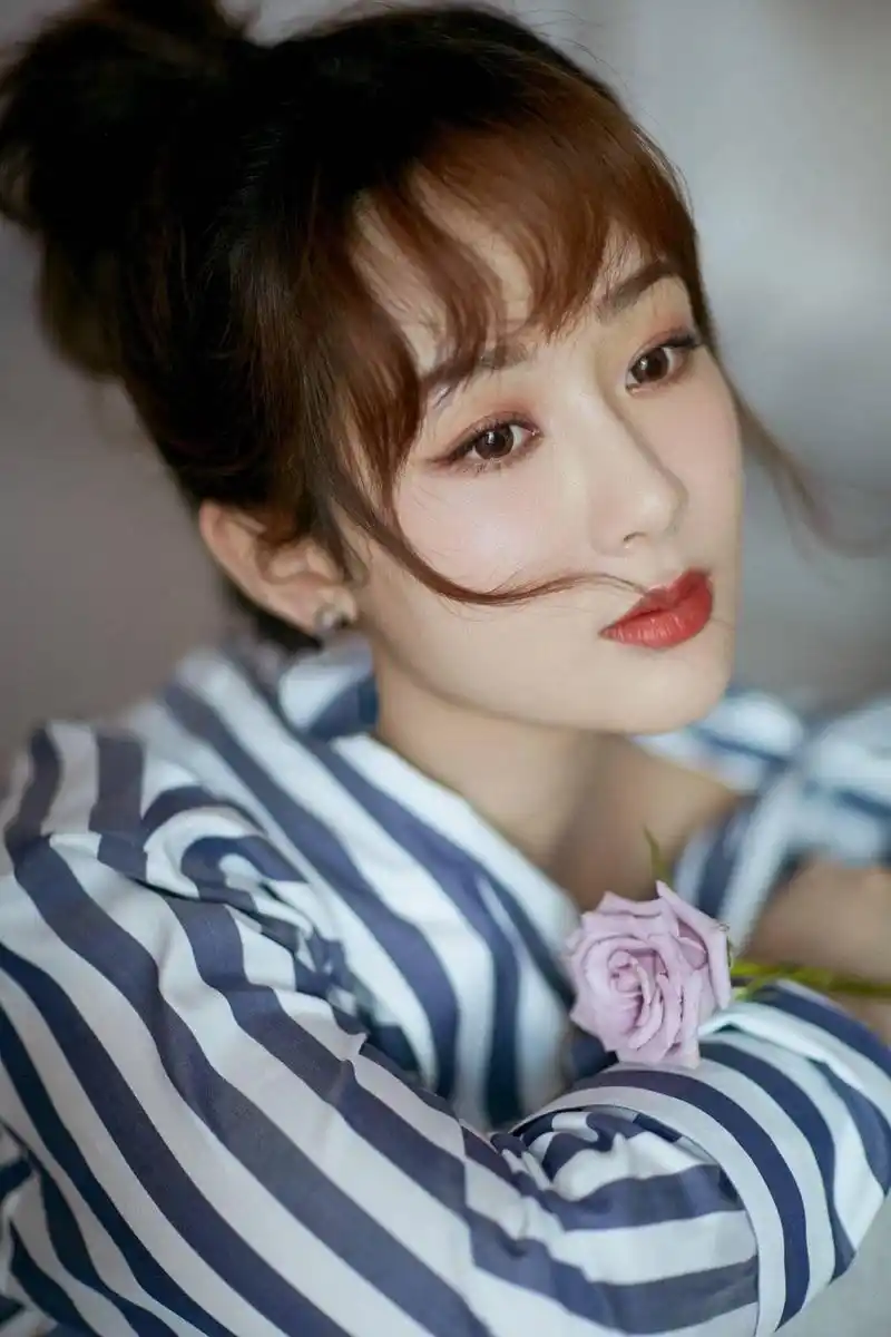 杨紫新剧合作马天宇首次出演霸道总裁时尚造型气场十足有魅力