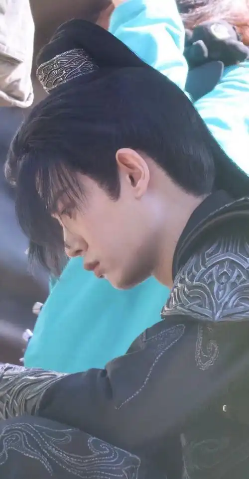 任嘉伦嘟嘟嘴92十八宫格    大年初七啦……一起来嘟嘟嘴92