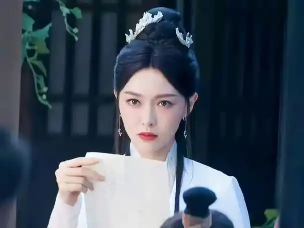 爆剧指南针#《仙剑奇侠三》中的紫萱美艳动人,唐嫣错失雪见一角,却