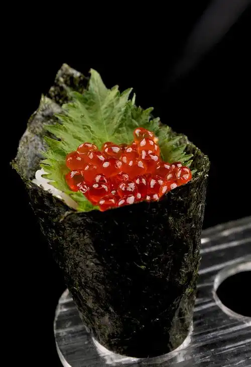 三文鱼籽手卷图片