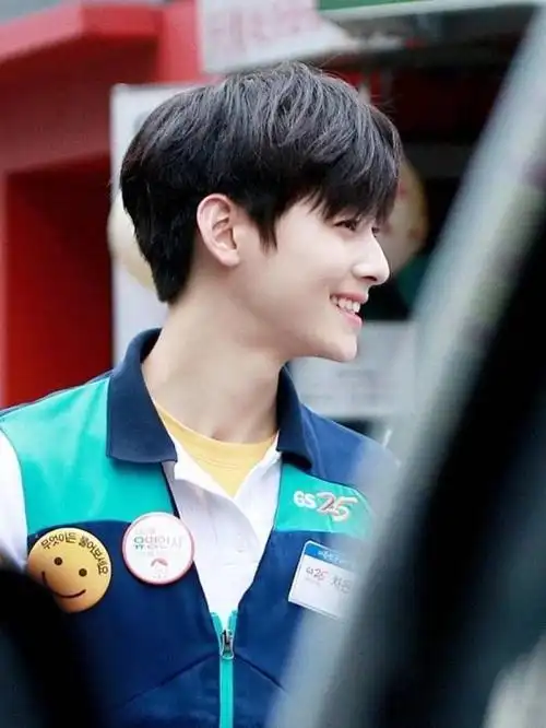 车银优小言文中纯净而美好的少年笑起来真的好暖好甜