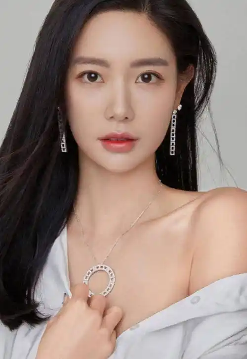 原创国外第一美女李成敏黄金比例迷人身材