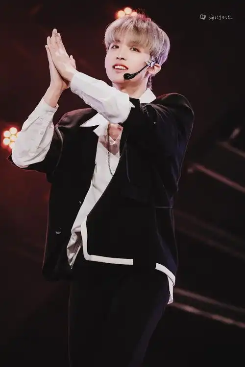 常华森银发造型