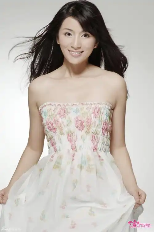 组图:刘庭羽写真变化万千 气质清丽淡雅飘逸