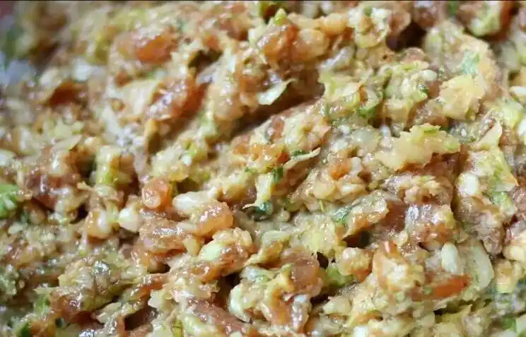 白菜肉馅人人都会调要想不出水很难教你2招馅料完整不出水