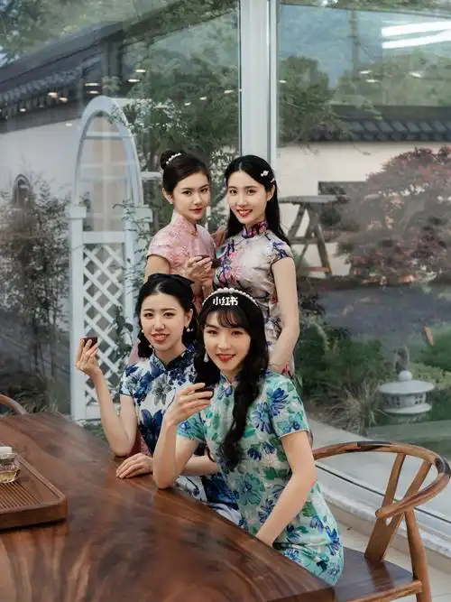 复古旗袍风四人闺蜜照真的太太太爱了!