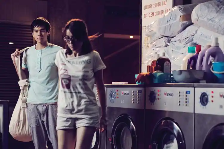 p>《恋人絮语》是一部由 a href="#" data-lemmaid="14479">曾国祥