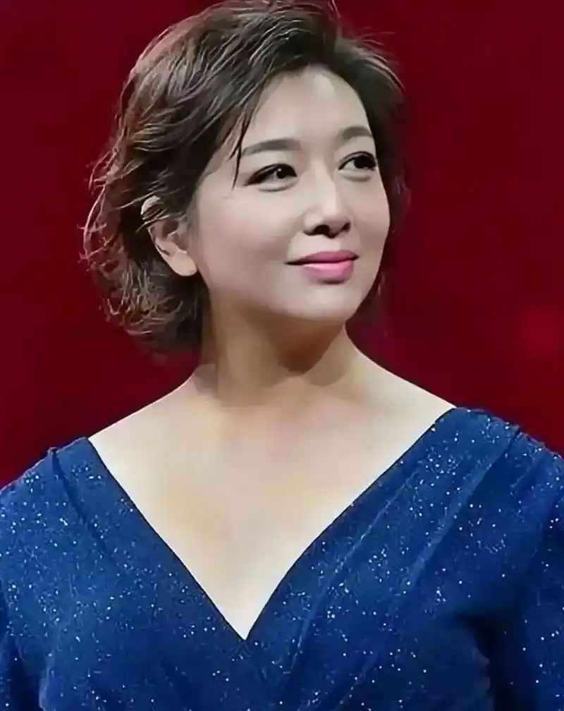 据说已到了谈婚论嫁时,却因江珊女儿横加阻拦,觉得靳东不配做她继