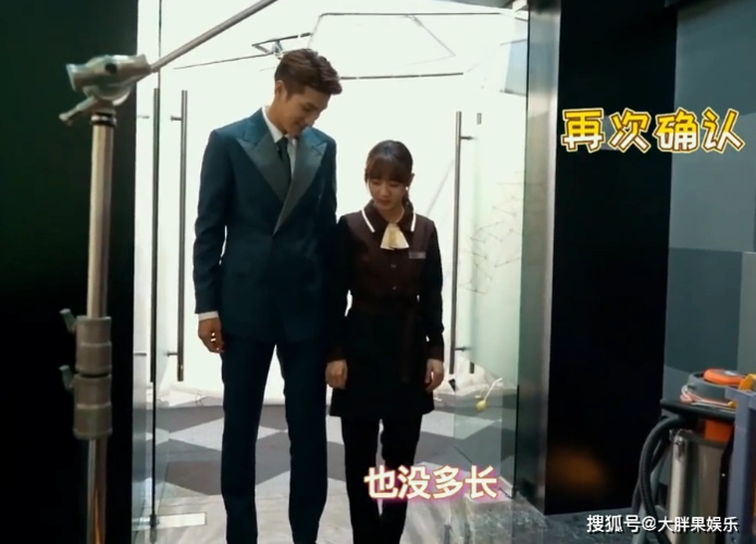 满屏160-女主配185 男主的偶像剧,确定不是在整导演吗?