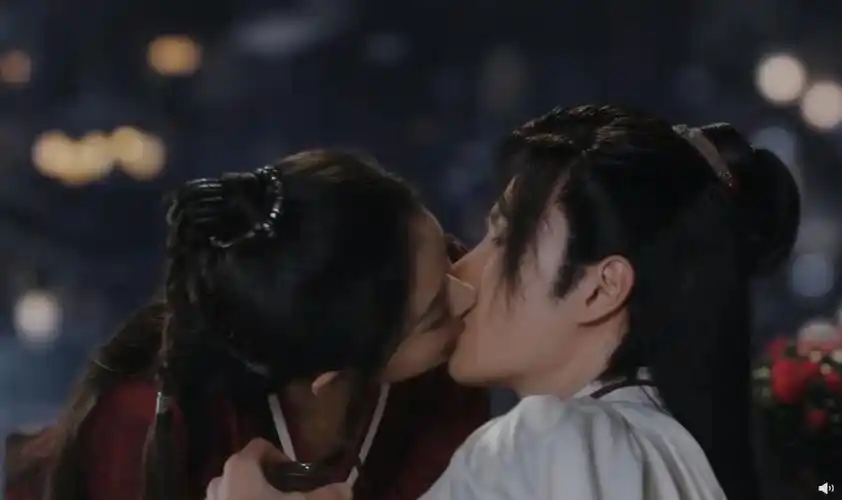 《有翡》吻戏曝光:周翡主动亲谢允好霸道,谁注意赵丽颖和王一博的眼神