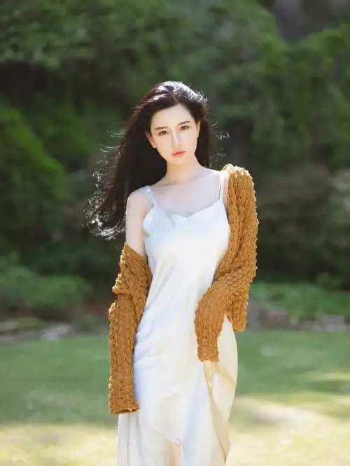 气质美女素颜女神清晨沐浴阳光自拍写真摄影