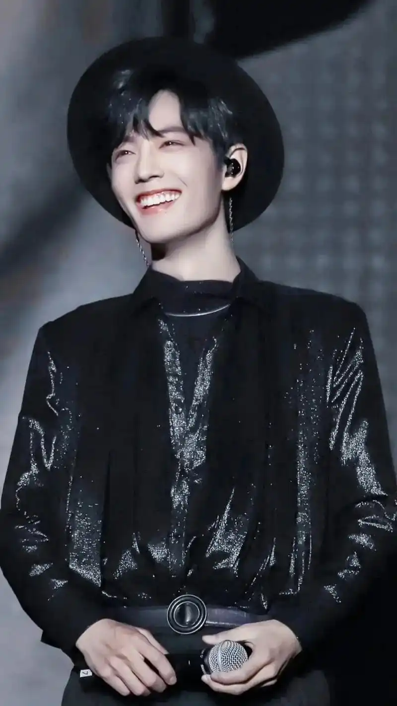 向全世界安利 #我的爱豆 #肖战 #治愈系笑容 #始于颜值 - 抖音