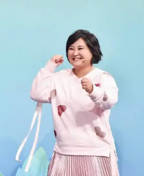 贾玲新电影《热辣滚烫》减了100斤 称一年多没见很想大家_故事_巧克力