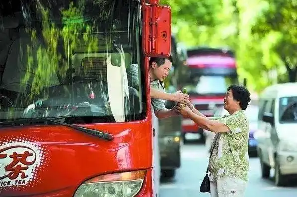 上车林黛玉下车方世玉取消老年公交卡势在必行网友同意