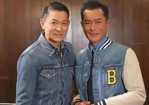 探访华仔与霆锋容祖儿的独特视角,引热议.近日,容祖儿有幸亲自 - 抖音