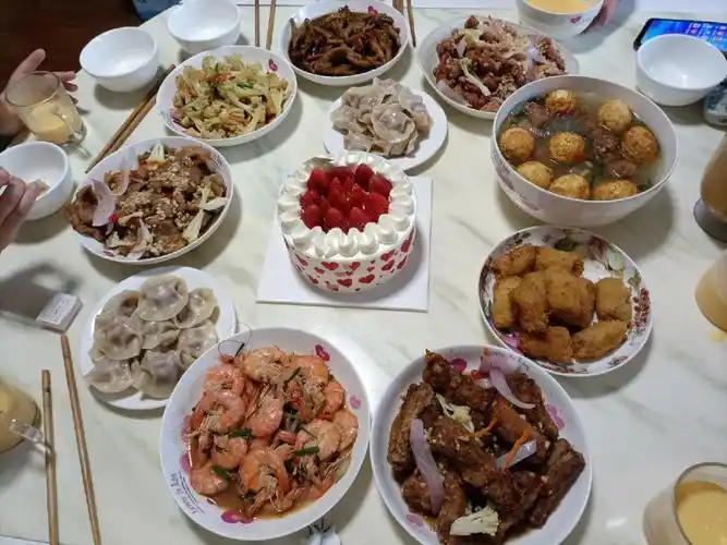 今天小朋友过生日吃的有点多