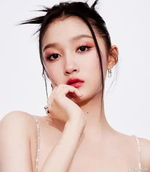 关晓彤终于找到合适的造型了颜值重回巅峰