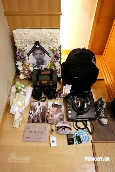 组图韩国明星李言车祸身亡众友人赶来悼念