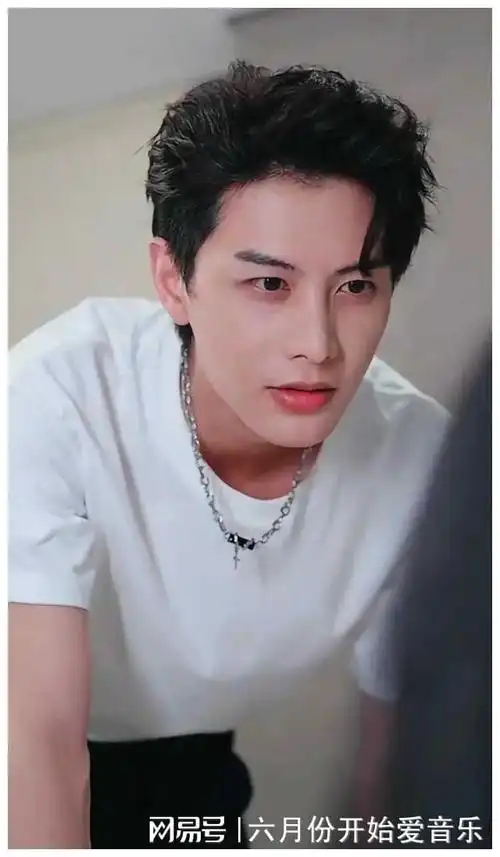 20位当红短剧男演员谁最霸道最总裁按评论区热度排名