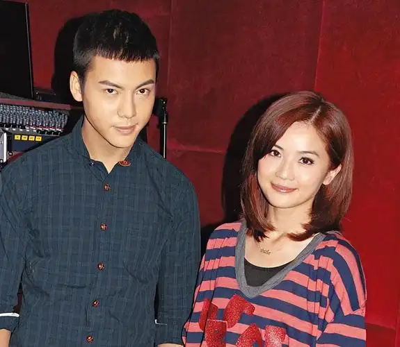 阿sa和郑中基离婚12年(一个儿女双全一个39岁未婚没孩子)