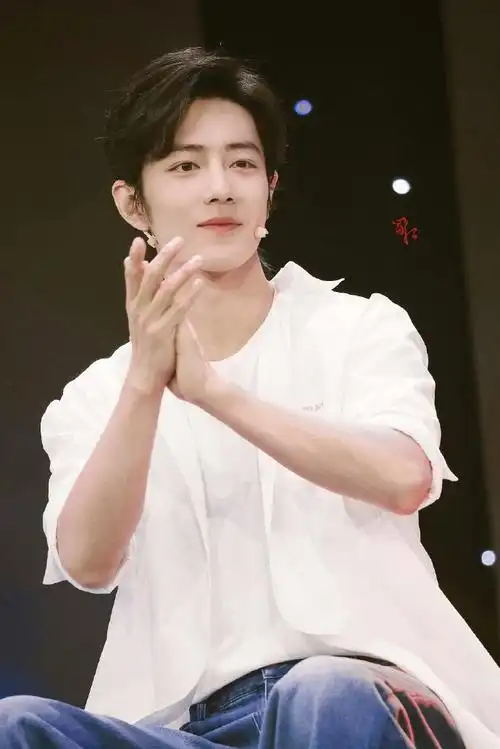 肖战腹肌好明显##肖战回复刘芮麟叶国华表情包##肖战赵昕合照