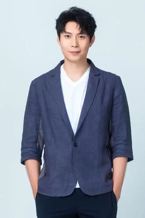 p>艾伦,4月10日出生于北京市,中国内地影视男演员,毕业于 a target="