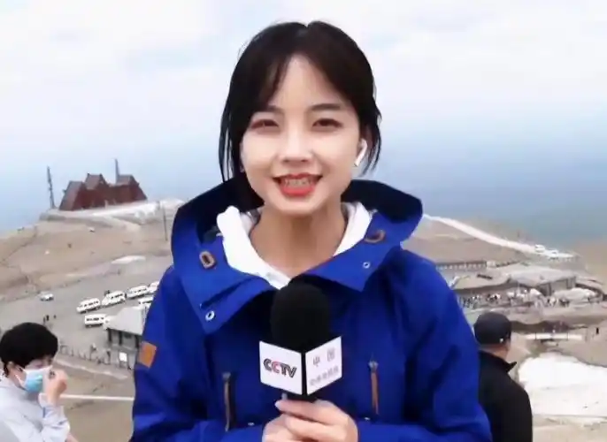 央视"最美女记者"频繁上热搜:她的走红难道只靠颜值吗?