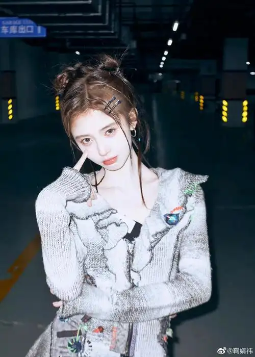 丝芭双top鞠婧祎和许佳琪,今日份营业图来了……_高清图集_新浪网