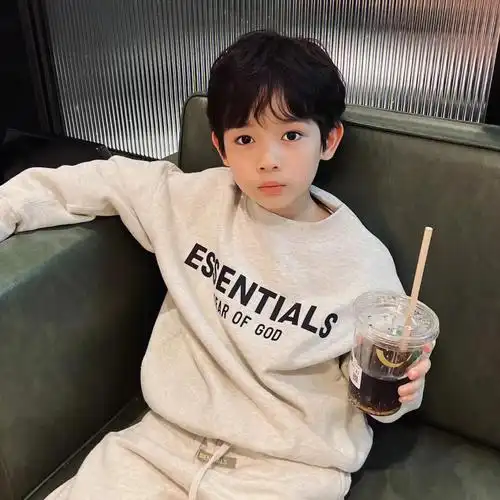 小男孩帅气烫发指南