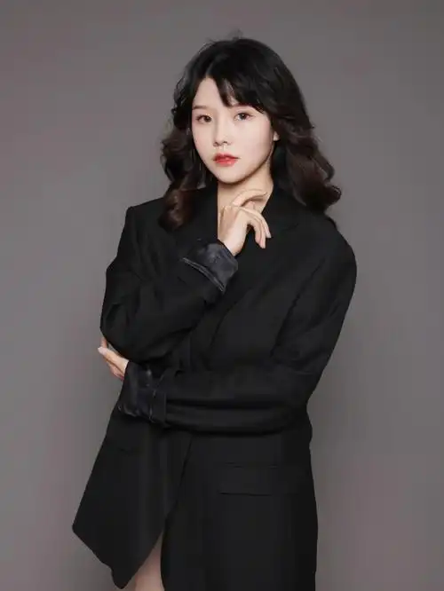 职业形象照留念又是幻想自己是女总裁的一天