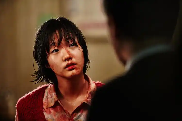 六亲不认的杀人魔有多残忍,用骨灰制作陶器,后背发凉的悬疑片