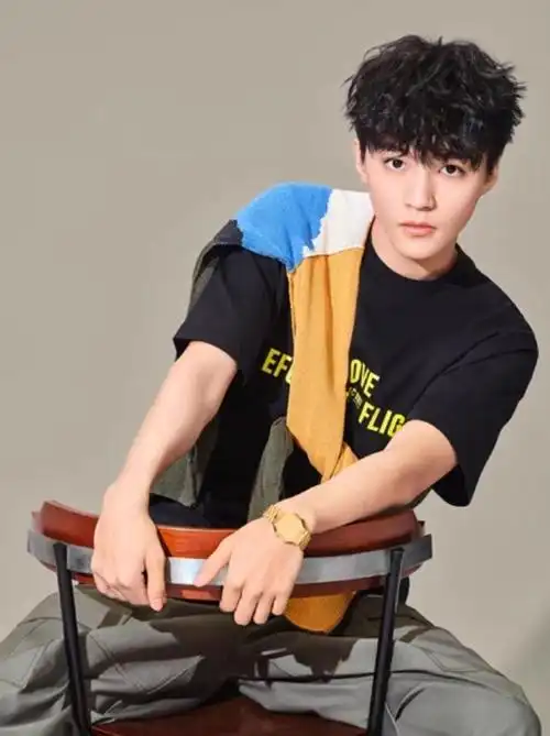 王俊凯卷毛造型##王俊凯2021一往无前