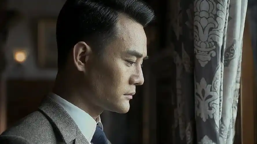 伪装者阿诚对养母恨之入骨怎料看见她真走突然心疼了