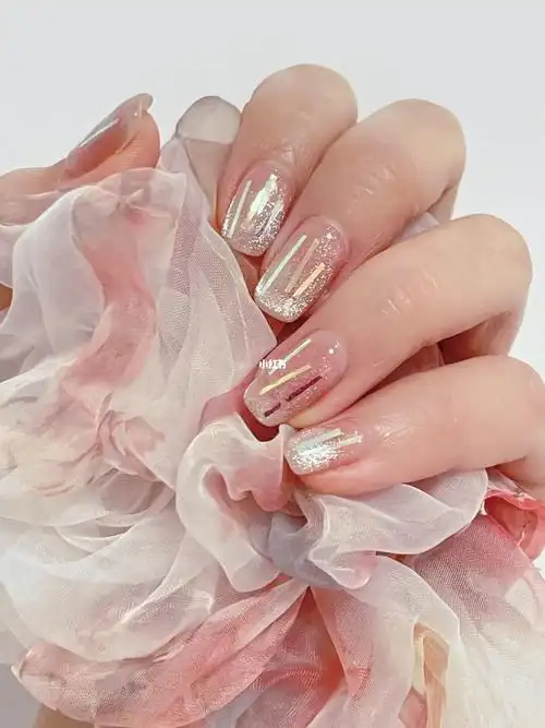 夏日显白纯欲渐变猫眼美甲