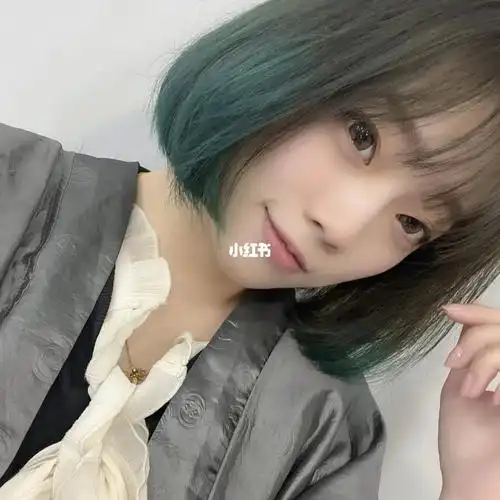 显白发色可爱短发渐变染发